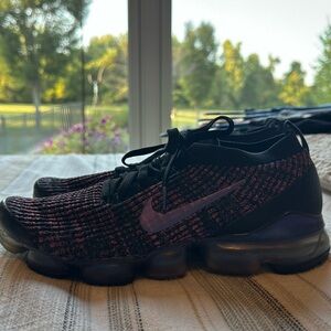 Size 9 Men’s vapor max Flynit 3.
